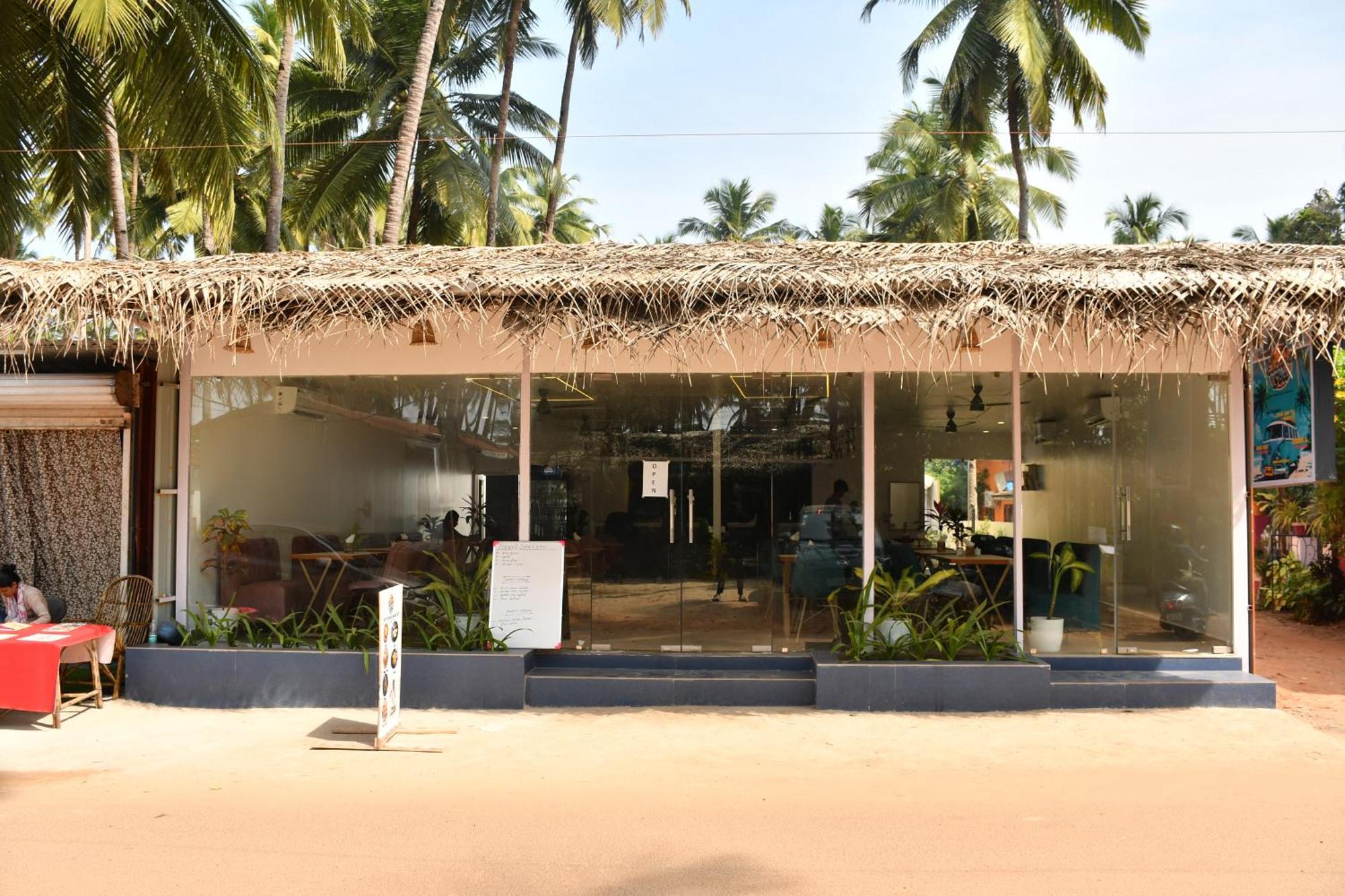 ホテル Escape Goa パロレム エクステリア 写真